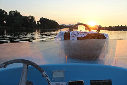 fullmoon-boat-danube-romantic-940x627