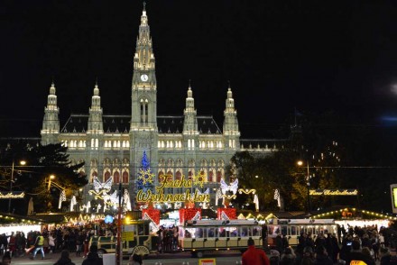 vienna-christmas-market-rathaus-city-hall_940x626